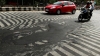 死者2千人突破。インド、熱波で道路が溶ける
